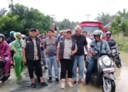 Bupati Pasbar Bersama Rombongan Tertahan di lokasi Terdampak Banjir Batang Saman