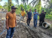 Anggota DPRD Sumbar Ali Muda Tinjau Pembangunan Jalan Lingkung di Jorong Tanah Datar Pasbar