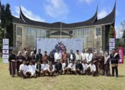 Pesona Tambua Tansa 2025 Bergema, Gubernur Mahyeldi Apresiasi Anak Muda Agam