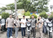 Wakil Ketua DPRD Sumbar Evi Yandri Serahkan Bantuan 10 Becak Motor untuk Bank Sampah