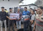 Anggota DPR-RI Rahmat Saleh Serahkan Bantuan Mesin Tempel untuk Nelayan Air Tawar Barat