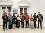 Sejarah Baru ; Padang Peringkat Satu KIP 2025, Maigus Nasir Dinobatkan sebagai Tokoh Keterbukaan Informasi