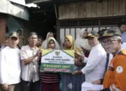Bupati Welly Suheri Serahkan Bantuan untuk Korban Kebakaran di Panti