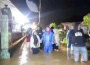 Temui Korban Banjir, Anggota DPR RI Lisda Hendrajoni Salurkan Seribu Bungkus Makanan