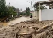 Warga Komplek Grya Permata 2 Banda Gadang Terisolasi, Butuh Bantuan Pemko Bersihkan Lumpur