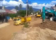 Banjir Surut di Kota Padang, 23 Alat Berat Beraksi Bersihkan Sedimen di 21 Terdampak