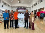 Taspen Kota Padang Serahkan 108 Paket Bantuan Sembako untuk Korban Bencana