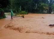 Hujan Sejak Pagi di Kota Padang, Warga Diimbau Jauhi Pinggiran Sungai