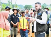 Wako Fadly Amran Pimpin Gotong Royong Bersihkan Material Sisa Banjir Bandang di Kapalo Koto
