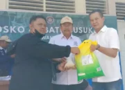 Serahkan Total 800 Paket Sembako, APBMI Sumbar Bantu Warga Terdampak Banjir Padang