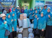 Ketua TP PKK Sumbar Ny. Harneli Salurkan Bantuan untuk Korban Bencana di Agam