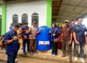Bantu Warga Alami Krisis Air Bersih, Partai Nasdem Pessel Salurkan Tandon Air