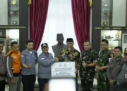 Kota Jambi Salurkan Bantuan Rp200 Juta untuk Sumbar, Mahyeldi: Dukungan Ini Meneguhkan Semangat Kami