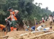 Dibalik Hujatan, Tim BNPB Berjuang Tanpa Henti Bantu Korban Bencana
