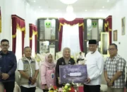 Gubernur Mahyeldi Terima Bantuan Rp87,5 Juta dari BGN untuk Korban Bencana di Sumbar