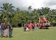 Jalan Putus, Delapan Warga Subarang Aia Dievakuasi PMI ke RS Menggunakan Helikopter Basarnas