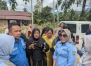 Termasuk Daerah Parah Terdampak Banjir, Ketua DPRD Padang Pariaman Aprinaldi Antar Bantuan ke Batang Anai