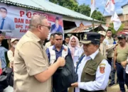 Dengan Helikopter, Andre Rosiade Temui Pengungsi dan Serahkan 5.000 Paket Bantuan untuk Korban Banjir Bandang di Agam