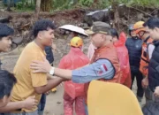 Gubernur Mahyeldi Tinjau Banjir Susulan Batu Busuak, Warga Diminta Kembali Mengungsi Demi Keselamatan