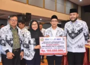 PB PGRI Salurkan Donasi Tanggap Bencana Rp160,6 Juta untuk Pemko Padang