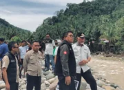 Tinjau Dampak Bencana di Pesisir Selatan, Gubernur Mahyeldi Tegaskan Pemerintah Hadir dan Dana Penanganan Siap