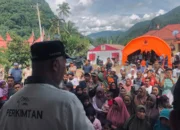 Gubernur Mahyeldi Tinjau Pengungsian Korban Bencana di Bayang Utara