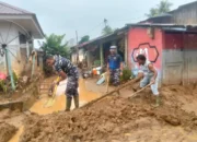 Tim Satgas Gulbencal TNI AL Kodaeral II Laksanakan Pembersihan Kantor Kecamatan Tukka