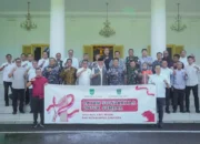 Gubernur Mahyeldi Terima Bantuan Rp4,56 Miliar dari Batam untuk Warga Terdampak Bencana