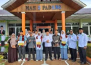 MAN 2 Padang Salurkan Bantuan Rp15 Juta kepada 3 Siswa Lolos di Al Azhar Mesir