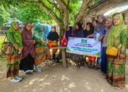 Muslimat NU Sumbar Salurkan Donasi ke Korban Banjir Maligi 