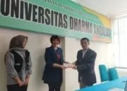 Unidha Serahkan Buku Tabungan Kartu Indonesia Pintar Kuliah (KIP-K) Tahun 2026 kepada Mahasiswa