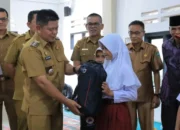 Gedung Sekolah Dihantam Longsor, Siswa SD 12 Koto Kaciak Belajar di Tenda Darurat