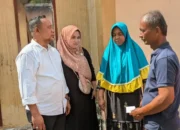 Aprinaldi Santuni Korban Kebakaran di Korong Lansano Sikucur