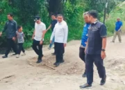 Tinjau Jalan Rusak di Tuah Madani, Wawako : Secepatnya Akan Kita Bangun