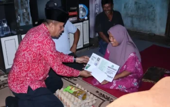 Pemko Payakumbuh Serahkan Bantuan Sosial Swadaya Masyarakat di Kelurahan Koto Panjang Padang