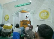 Gubernur Mahyeldi Laksanakan Tarawih Perdana Ramadan 1447 H di Masjid Muhajirin Wisma Indah 3 Kota Padang