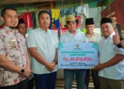 Wagub Vasko Salurkan Bantuan Bedah Rumah untuk Kuli Tani di Nagari VII Koto Talago