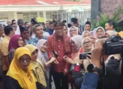 Kunjungi Sekolah Lamanya, Dony Oskaria Janjikan Peningkatan Fasilitas SMPN 7 Padang