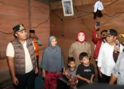 Wagub Sumbar Serahkan Bantuan Bedah Rumah untuk Warga Tigo Nagari Pasaman