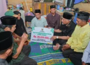 Mahyeldi Serahkan Bantuan Bedah Rumah Rp25 Juta untuk Warga Paninggahan Solok