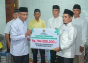 Safari Ramadan di Solok, Gubernur Mahyeldi Serahkan Bantuan Ratusan Juta