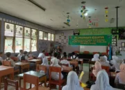 Personil Satgas TMMD Sampaikan Edukasi Pada Siawa Tentang Narkoba dan Kamtibmas