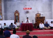 Kunjungi Masjid Muttahidin Kelurahan Parambahan, Wako Zulmaeta Dukung Pembangunan dan Bantu 100 Zak Semen