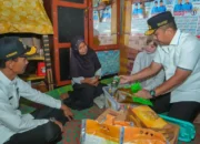 Wagub Vasko Serahkan Bantuan RTLH Rp25 Juta untuk Keluarga Hendri di Solok Selatan