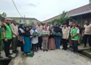 Kwarda Pramuka Sumbar Berbagi, Penghuni Huntara di Lubuk Buaya Terima THR, Minuman dan Kurma