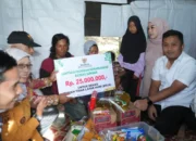 Rumah Nyaris Roboh, Keluarga Dasiman Terima Bantuan Rp25 Juta dari Wagub Sumbar