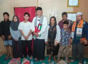 Gubernur Mahyeldi Serahkan Bantuan Bedah Rumah Rp25 Juta untuk Keluarga Gatot di Sawahlunto