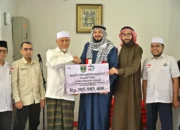 Gubernur Mahyeldi Serahkan Bantuan Kemanusiaan dari Masyarakat Sumbar untuk Rakyat Palestina