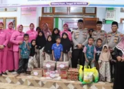 Kapolres Pasbar Bersama Ketua Bhayangkari Serahkan Bantuan kepada Anak Yatim Panti Asuhan Yayasan Bunda Berbagi