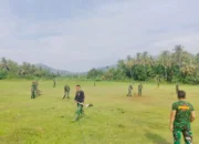 Jelang Penutupan TMMD, Anggota Kodim 0311/Pessel Lakukan Pembersihan Lapangan Upacara